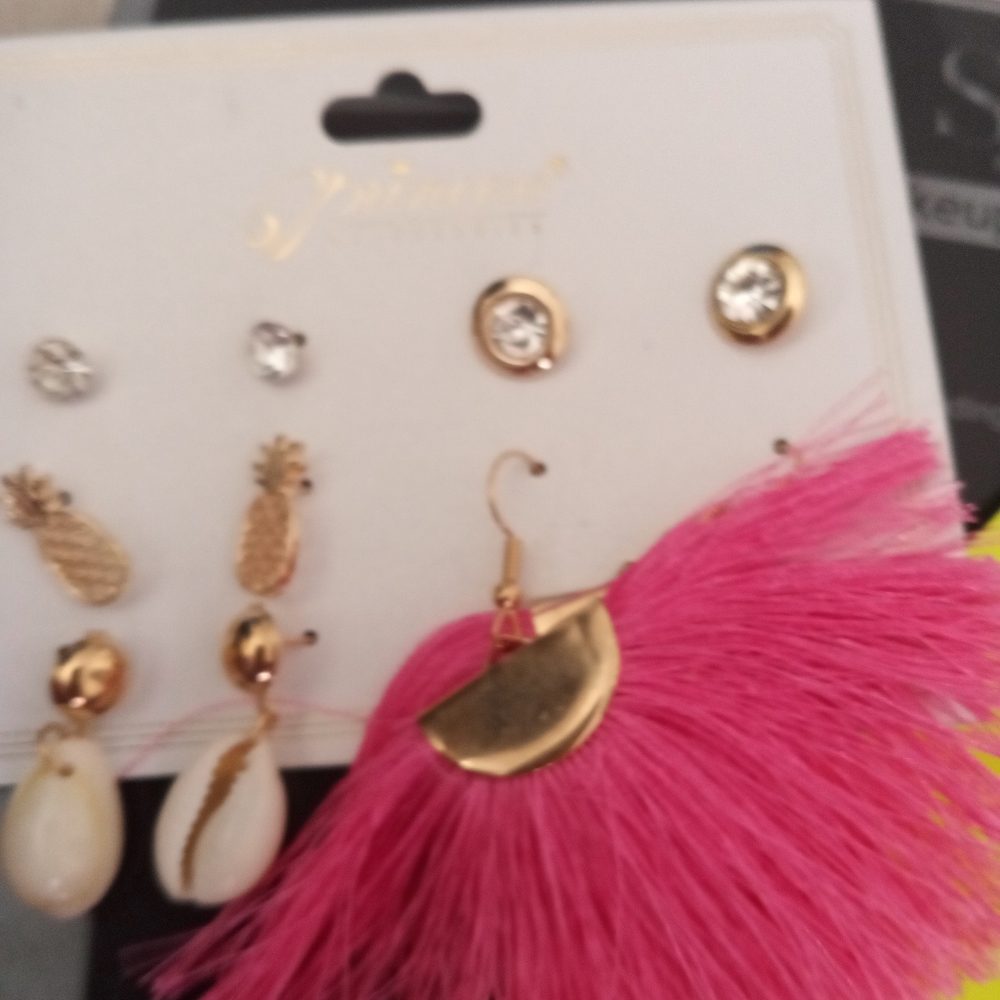 Accessories - Picture 3 of 7